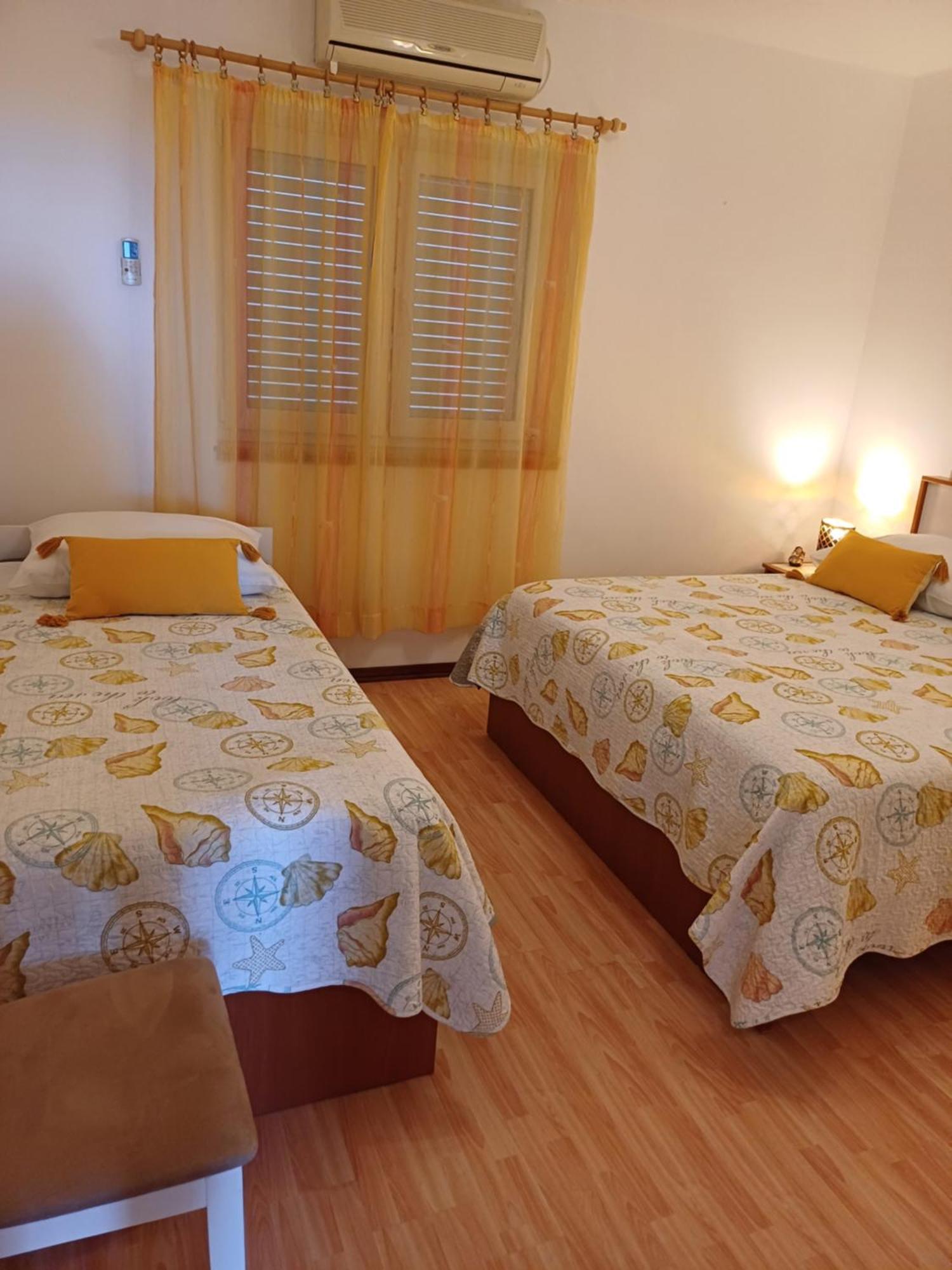 פודסטראנה Apartments Jure Miljak מראה חיצוני תמונה
