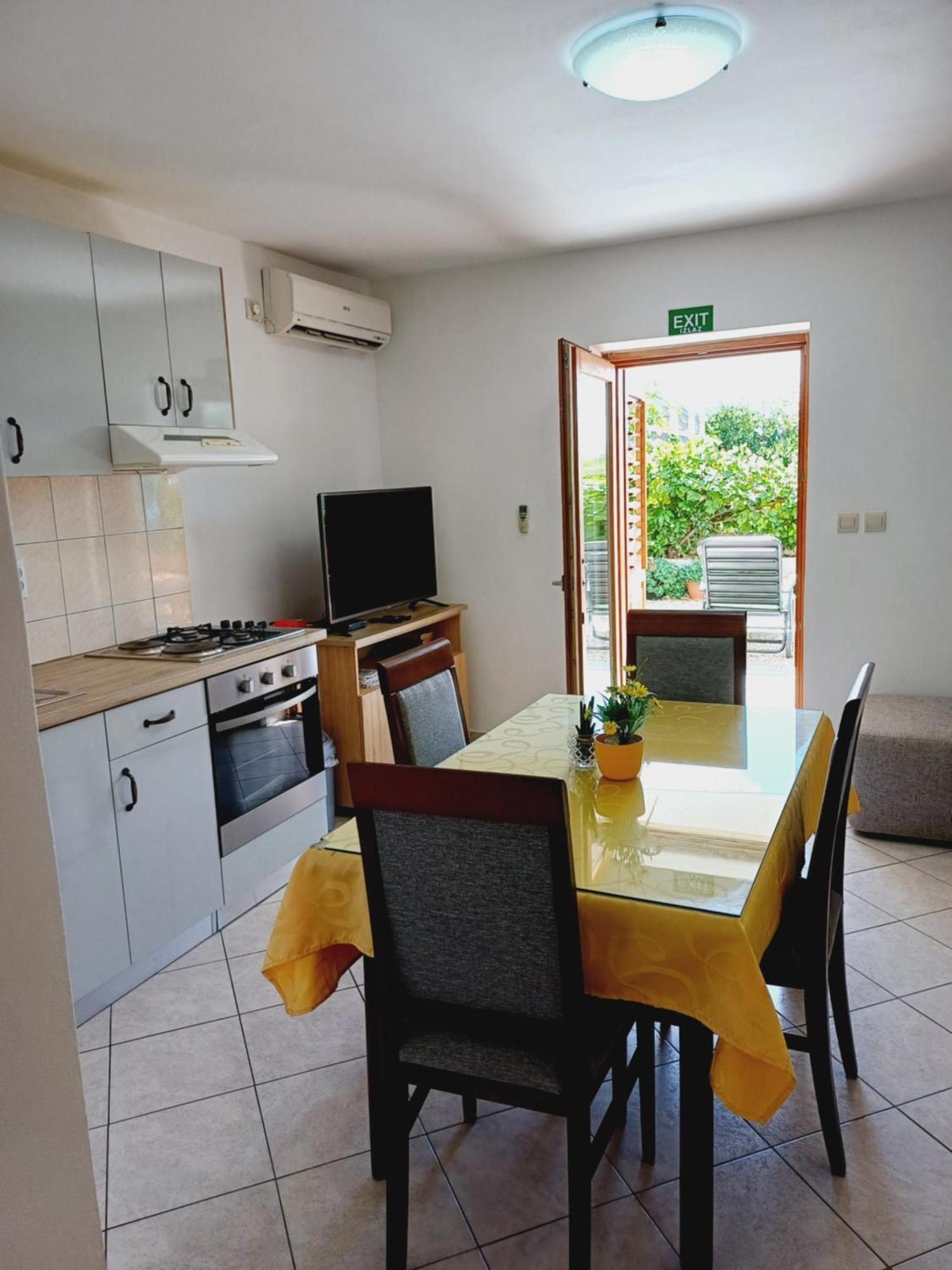 פודסטראנה Apartments Jure Miljak מראה חיצוני תמונה