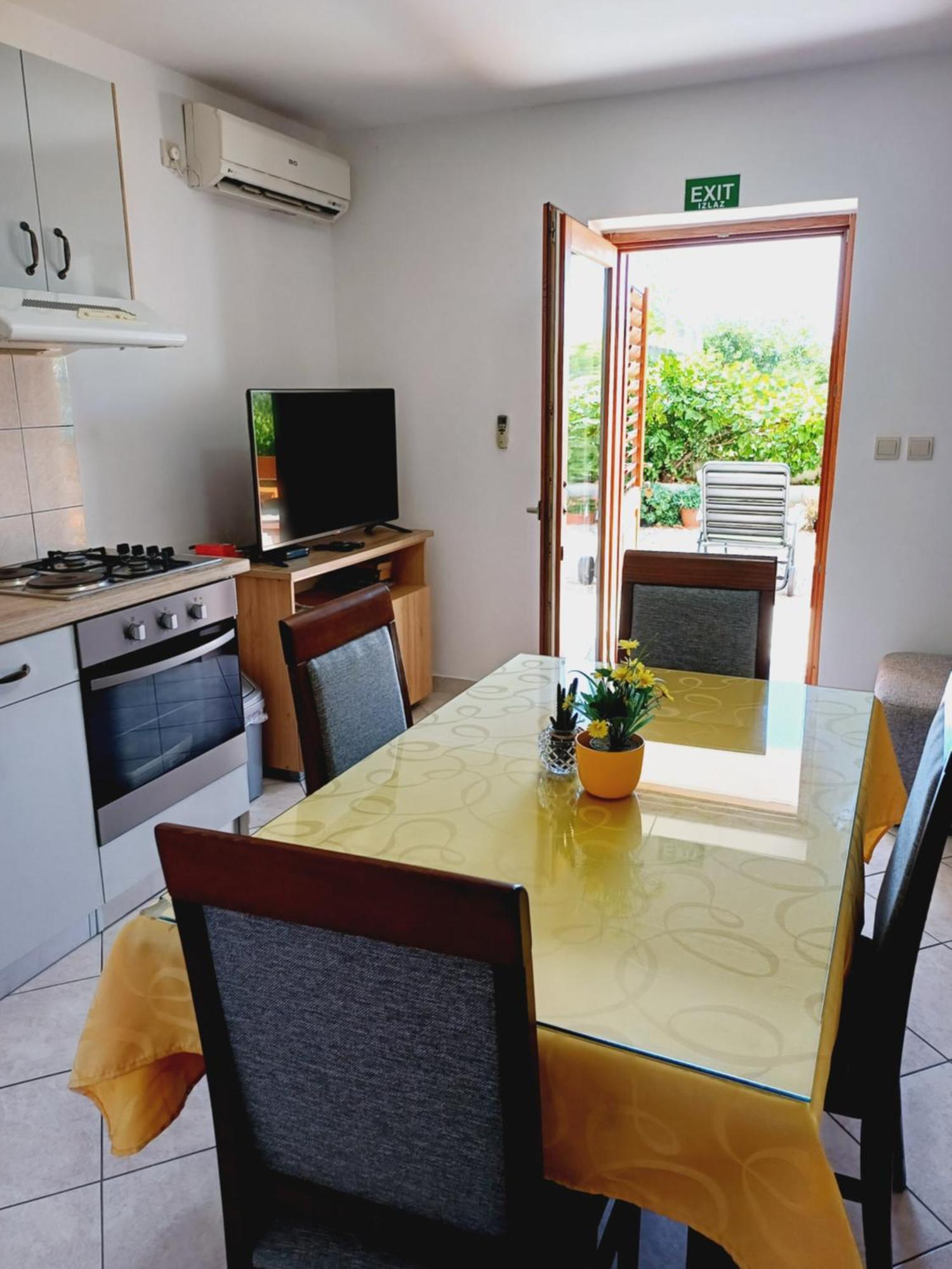 פודסטראנה Apartments Jure Miljak מראה חיצוני תמונה