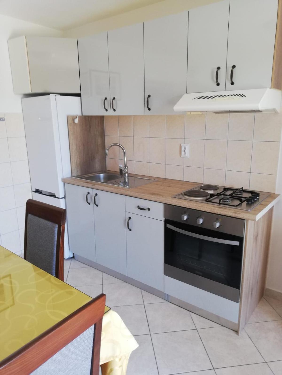 פודסטראנה Apartments Jure Miljak מראה חיצוני תמונה